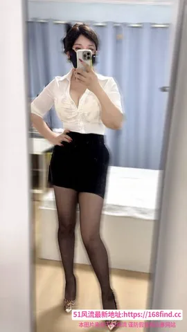 外滩E奶少妇 图片 1