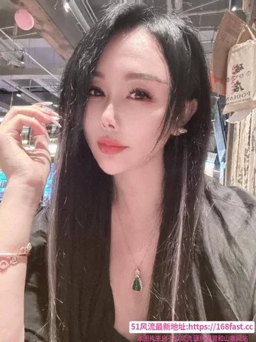 让人心动的气质骚货 图片 1