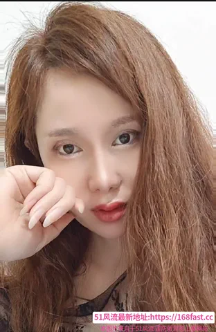 草房附近熟女小姐姐 图片 1