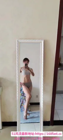 热爱健身的马甲线美女 图片 1